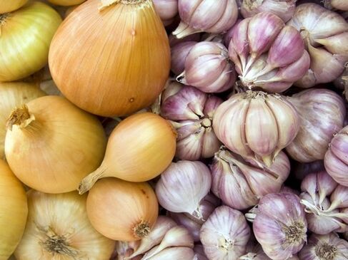 Garlic and onions - home remedies for treating helminthic attacks