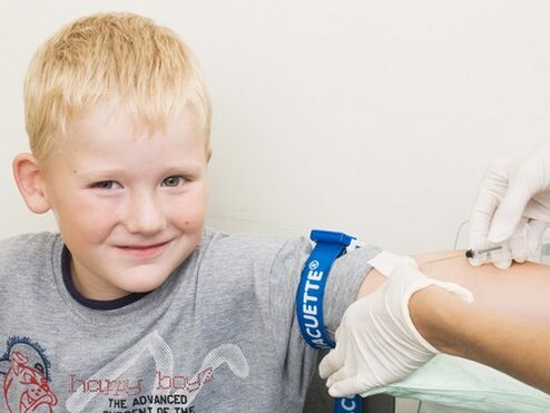 The child donates blood for analysis in case of suspicion of infection with parasites