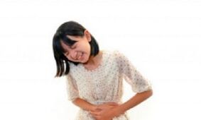 Stomach ache in a girl with worms injuries